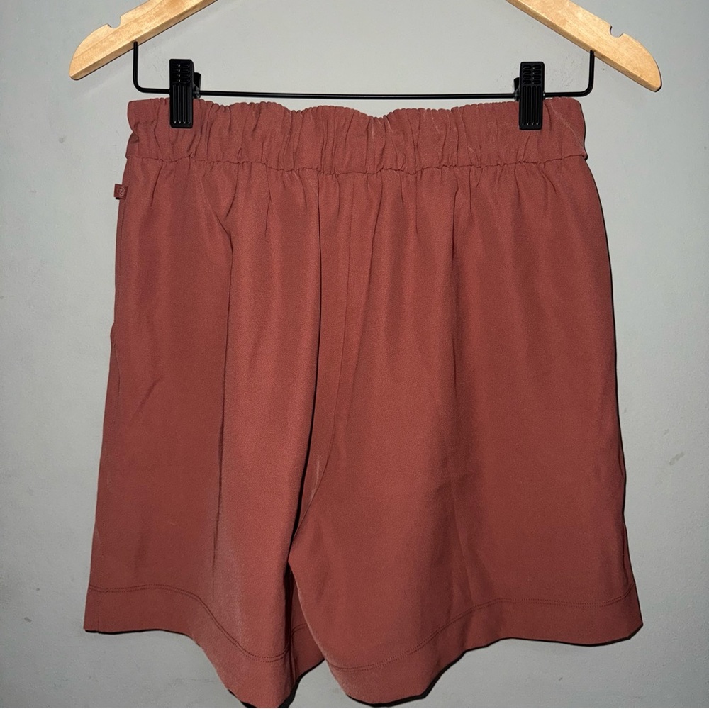 Lululemon Noir Short 5.5” Rustic Clay Size 6 - Picture 4 of 4